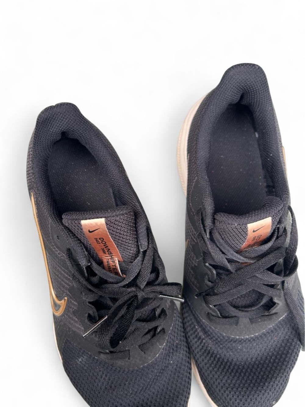 Nike Downshifter 11 Black Gold Running Sneakers Women’s 7.5 Athleisure Gym Shoes - Picture 6 of 6